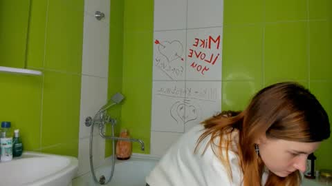 Snapshot of roseblanche2k chatting on February 10, 11:02 pm Florin online show from February 10, 11:02 pm