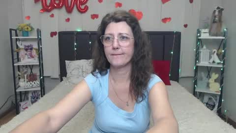 RoseHille online show from May 21, 5:00 pm
