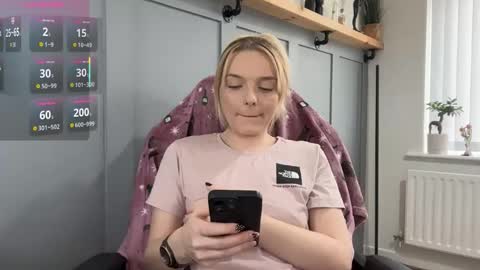 Snapshot of rosekate97 chatting on October 15, 10:29 am rose97 online show from October 15, 10:29 am