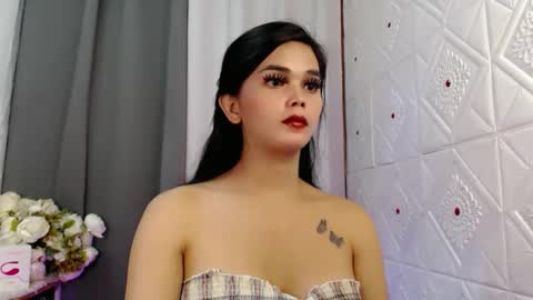 Snapshot of rosella_xx chatting on October 17, 10:46 pm TONETH online show from October 17, 10:46 pm