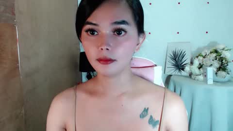 Snapshot of rosella_xx chatting on September 18, 8:24 am TONETH online show from September 18, 8:24 am