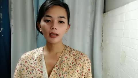 Snapshot of rosella_xx chatting on January 25, 1:03 pm TONETH online show from January 25, 1:03 pm