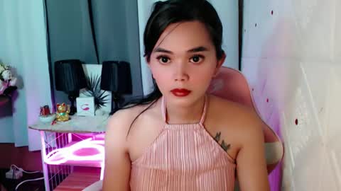 Snapshot of rosella_xx chatting on October 6, 7:58 am TONETH online show from October 6, 7:58 am