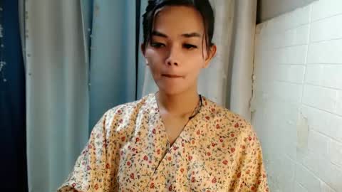 Snapshot of rosella_xx chatting on January 24, 7:28 pm TONETH online show from January 24, 7:28 pm