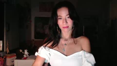 Snapshot of roselynsun chatting on October 8, 6:34 pm Rose online show from October 8, 6:34 pm