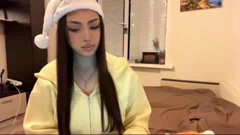 Mimi online show from November 23, 1:46 pm