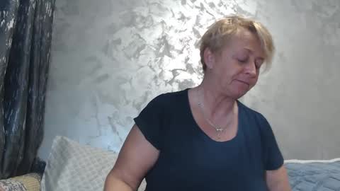Snapshot of roses_and_lillies chatting on February 18, 3:54 pm Lovepinklilly online show from February 18, 3:54 pm