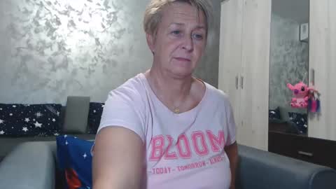 Snapshot of roses_and_lillies chatting on March 2, 4:25 pm Lovepinklilly online show from March 2, 4:25 pm