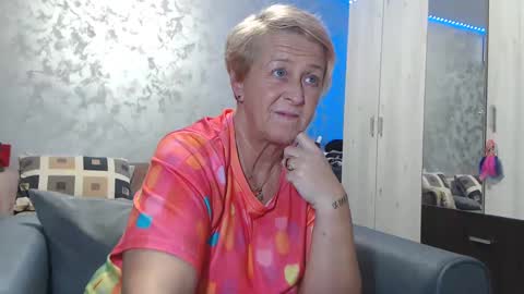 Snapshot of roses_and_lillies chatting on January 18, 7:26 pm Lovepinklilly online show from January 18, 7:26 pm
