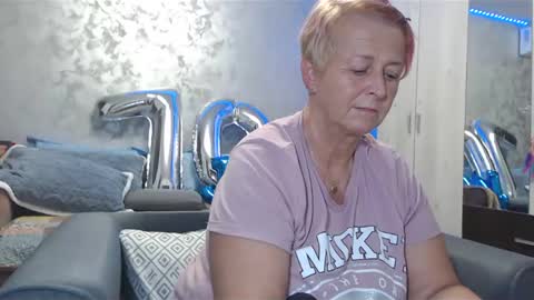 Snapshot of roses_and_lillies chatting on December 31, 6:35 pm Lovepinklilly online show from December 31, 6:35 pm