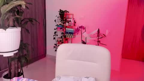 Snapshot of rossth11 chatting on October 3, 8:14 pm Im Ross online show from October 3, 8:14 pm