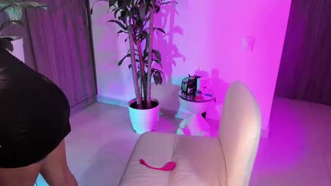 Snapshot of rossth11 chatting on September 25, 8:17 pm Im Ross online show from September 25, 8:17 pm