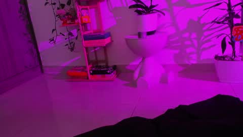 Snapshot of rossth11 chatting on September 28, 8:58 pm Im Ross online show from September 28, 8:58 pm