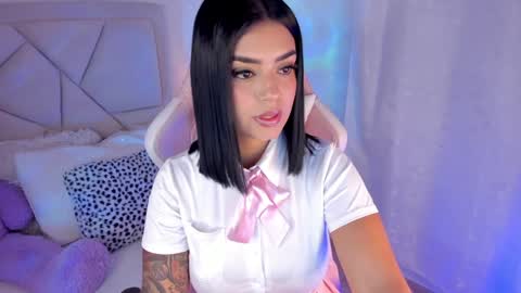 Snapshot of rouse_benett27 chatting on December 11, 1:37 am online show from December 11, 1:37 am