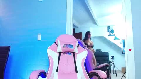 Snapshot of rousebonnett chatting on February 11, 3:40 pm ROUSE  online show from February 11, 3:40 pm