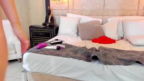 RousseWalker online show from November 5, 1:05 pm