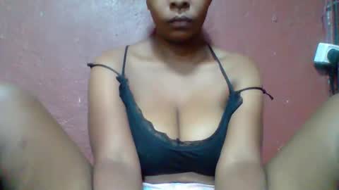 rovaelyah online show from March 8, 2:37 am