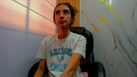 roxanasiranohh online show from July 28, 7:39 pm