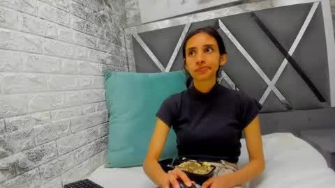 roxanasiranohh online show from July 24, 7:44 pm