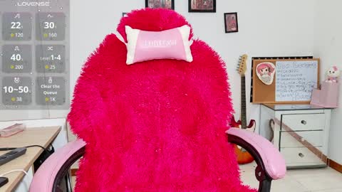 Roxane  online show from April 5, 9:25 pm