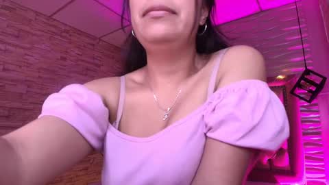 roxanne_han online show from October 29, 1:04 pm