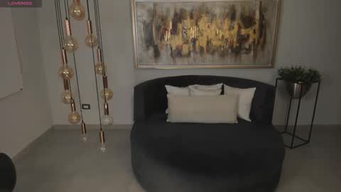 Snapshot of roxannehill_ chatting on October 9, 10:41 am Roxanne Hill online show from October 9, 10:41 am