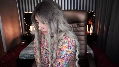 Snapshot of roxy_rayy chatting on January 2, 2:11 am roxy_rayy online show from January 2, 2:11 am