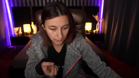 Snapshot of roxy_rayy chatting on December 5, 8:55 pm roxy_rayy online show from December 5, 8:55 pm