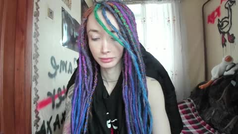 Snapshot of roxy_silver chatting on December 16, 8:52 am Roxy online show from December 16, 8:52 am