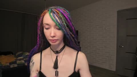 Snapshot of roxy_silver chatting on December 22, 6:59 pm Roxy online show from December 22, 6:59 pm