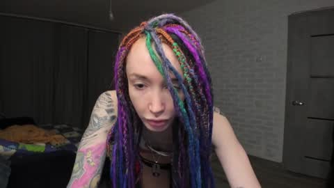 Snapshot of roxy_silver chatting on December 6, 7:00 pm Roxy online show from December 6, 7:00 pm