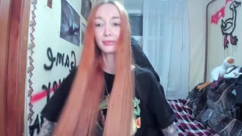 Snapshot of roxy_silver chatting on February 19, 8:20 pm Roxy online show from February 19, 8:20 pm