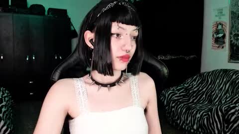 Roxy Independient model Help me to reach 50 thumbs up online show from January 8, 2:37 am