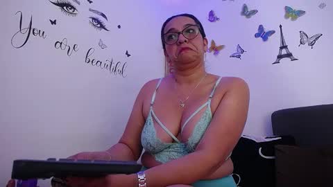 Snapshot of ruby_brown_ chatting on January 6, 6:10 pm Ruby online show from January 6, 6:10 pm