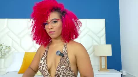 ruby_rogers_ online show from April 14, 12:38 pm