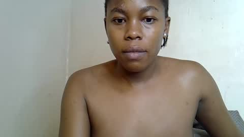 Snapshot of ruemiles chatting on September 29, 3:11 am Rue online show from September 29, 3:11 am