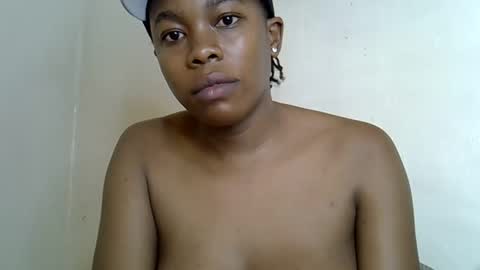 Snapshot of ruemiles chatting on September 22, 12:31 am Rue online show from September 22, 12:31 am