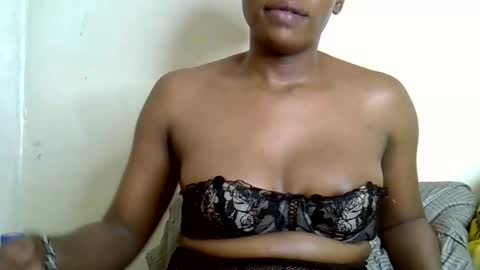 Snapshot of ruemiles chatting on September 15, 8:44 am Rue online show from September 15, 8:44 am