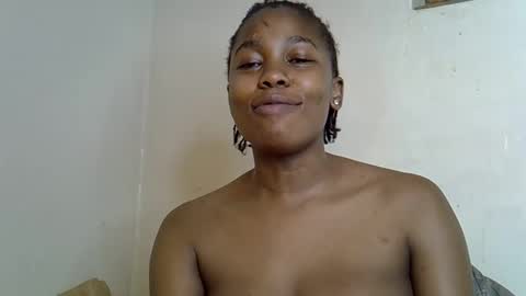 Snapshot of ruemiles chatting on September 28, 1:23 am Rue online show from September 28, 1:23 am
