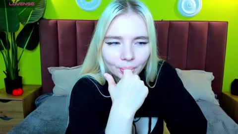 ruthbryant online show from November 12, 2:53 am