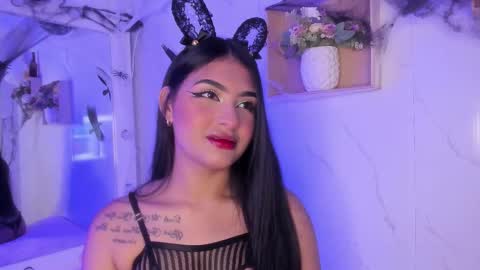 Snapshot of sabrinahims_ chatting on October 18, 3:31 am mariana online show from October 18, 3:31 am