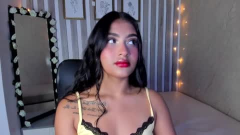 Snapshot of sabrinahims_ chatting on March 4, 9:00 pm mariana online show from March 4, 9:00 pm