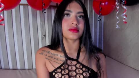 Snapshot of sabrinahims_ chatting on February 2, 1:02 am mariana online show from February 2, 1:02 am