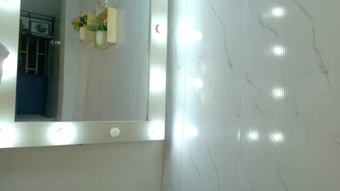 Snapshot of sabrinahims_ chatting on September 18, 11:25 pm mariana online show from September 18, 11:25 pm