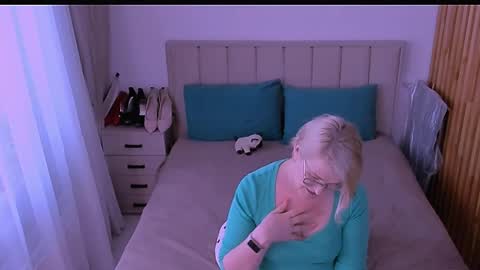 Sabrina MacMarren online show from May 2, 4:43 pm