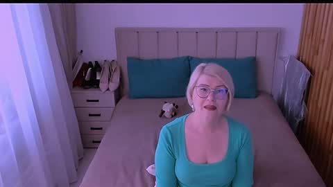 Sabrina MacMarren online show from May 6, 4:33 pm
