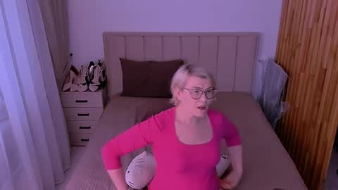 Sabrina MacMarren online show from May 31, 6:09 pm