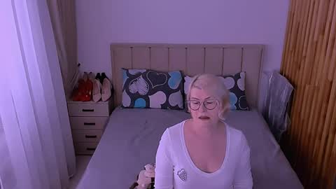Sabrina MacMarren online show from May 16, 10:58 am