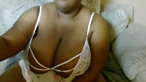 Snapshot of sade_dreams chatting on October 18, 12:36 am sade_dreams online show from October 18, 12:36 am