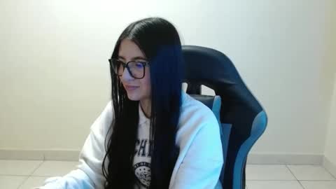 Sahaliefox  online show from June 10, 7:01 pm